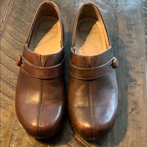 Dansko Solstice Brown Leather Nursing clogs